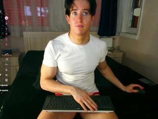 christianlevinee's CamSoda show and profile