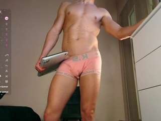 christianlevinee webcam model