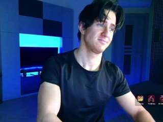 Este modelo está en vivo ahora. christianlevinee