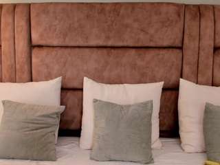  hannah-milton chat room