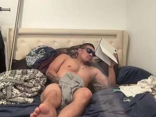 mrshyboy32's CamSoda show and profile