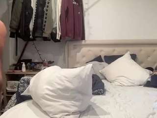 mrshyboy32's CamSoda show and profile