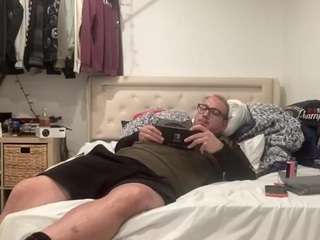 mrshyboy32's CamSoda show and profile