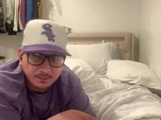 mrshyboy32's CamSoda show and profile