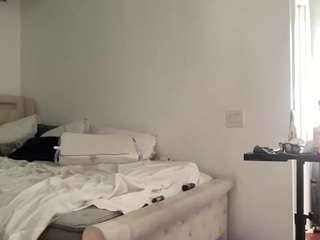 mrshyboy32's CamSoda show and profile