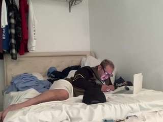 mrshyboy32's CamSoda show and profile