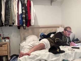 mrshyboy32's CamSoda show and profile