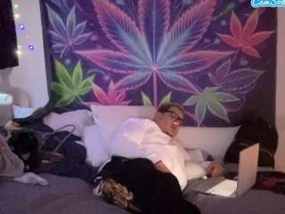 mrshyboy32's CamSoda show and profile