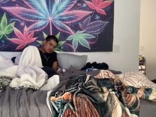 mrshyboy32's CamSoda show and profile