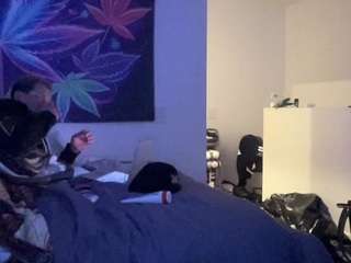 mrshyboy32's CamSoda show and profile