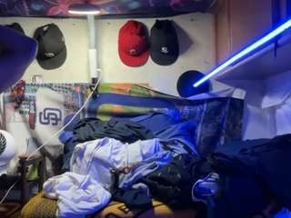 mrshyboy32 live webcam show