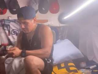 Mrshyboy32 live webcam show