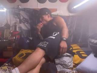 Mrshyboy32 live webcam show