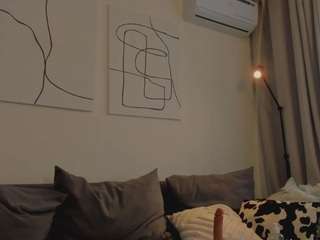 naomimif's CamSoda show and profile