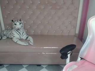 megan-collins-b Live Webcam on CamSoda