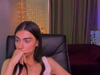 helly-kiss Live Webcam on CamSoda