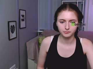 helly-kiss Live Webcam on CamSoda
