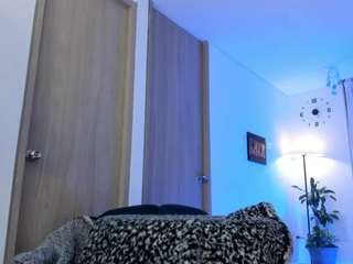 Este modelo está en vivo ahora. nikavelvet