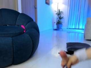 Questo modello è in diretta ora. nikavelvet