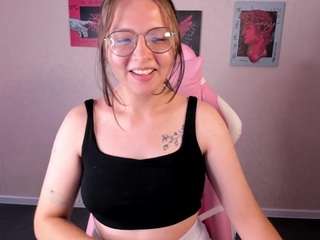noora-moore Live Webcam on CamSoda