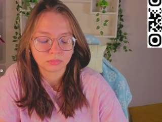 noora-moore's CamSoda show and profile