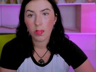  queen-shy chat room