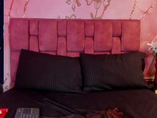 victoriaa-queen's CamSoda show and profile