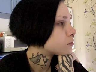 blondellroundtre... Live Webcam on CamSoda