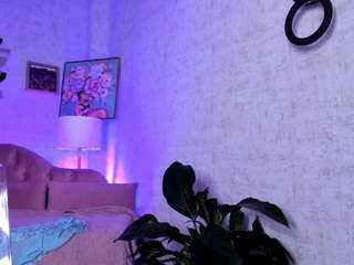 devine-alice Live Webcam on CamSoda