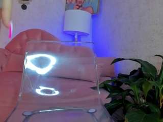 devine-alice Live Webcam on CamSoda