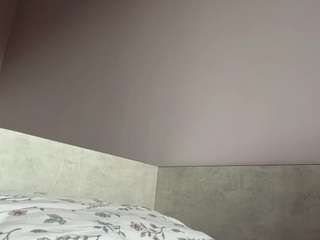Kira live cam preview
