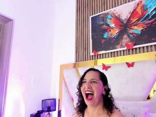 Este modelo está ao vivo agora. luna-naughty1