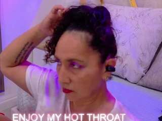 luna-naughty1