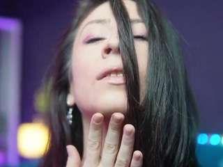 le modèle rubyrosa est en webcam porno dans un show sur le site camsoda, il possède les tags suivants: anal,anal toys,athletic,black hair,blowjob,brown eyes,dildo or vibrator,drinking,foot fetish,lovense,sex toys,smoking,toys,hd,small tits