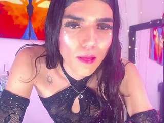 le modèle valentinapartyy est en webcam porno dans un show sur le site camsoda, il possède les tags suivants: anal toys,black hair,brown eyes,cumshot,dirty talk,ejaculation,latina,lean,orgasm,small tits,smoking,spank,tease,hd