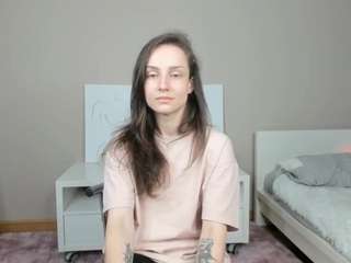 Discover arianeraye from CamSoda