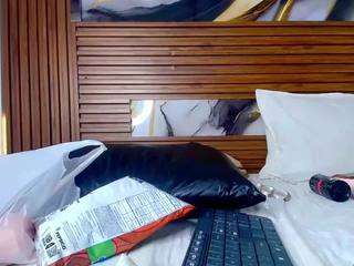 emili-queen2 Live Webcam on CamSoda