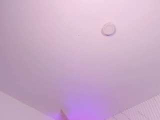 le modèle janneblossom est en webcam porno dans un show sur le site camsoda, il possède les tags suivants: anal toys,asshole,average,black hair,blowjob,drinking,facial,facial piercings,gray eyes,orgasm,hd