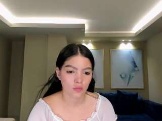 isaromano's CamSoda show and profile