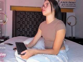 leslycutee webcam model