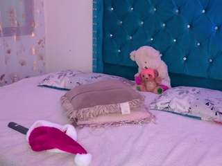 lillypeach23 webcam model