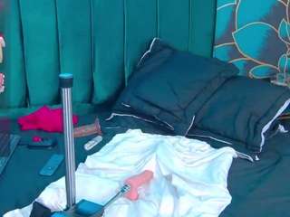 maylu-fox Drinking live webcam