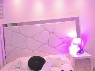 raven-stonee Live Webcam on CamSoda