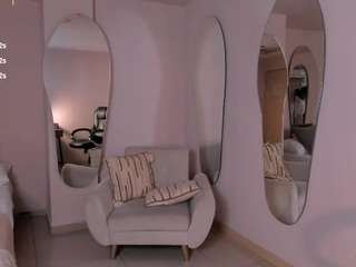 le modèle veronicablue est en webcam porno dans un show sur le site camsoda, il possède les tags suivants: black hair,brown eyes,deepthroat,dirty talk,fingering,handjob,nipple piercings,no drinking,no smoking,skinny,tiny tits