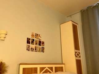 kirbymasell, female webcam model,  years old, on live webcam