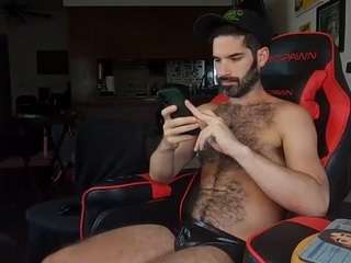 pupscritch's live room