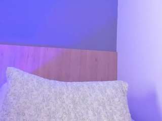 ashly-77 Live Webcam on CamSoda