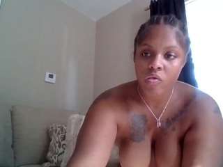 yazzdinero Live Webcam on CamSoda