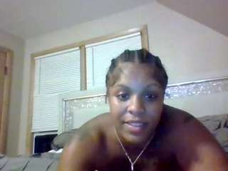 yazzdinero Live Webcam on CamSoda