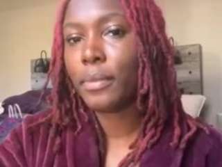 Live webcam model yoursecret1425 on Soda Cams